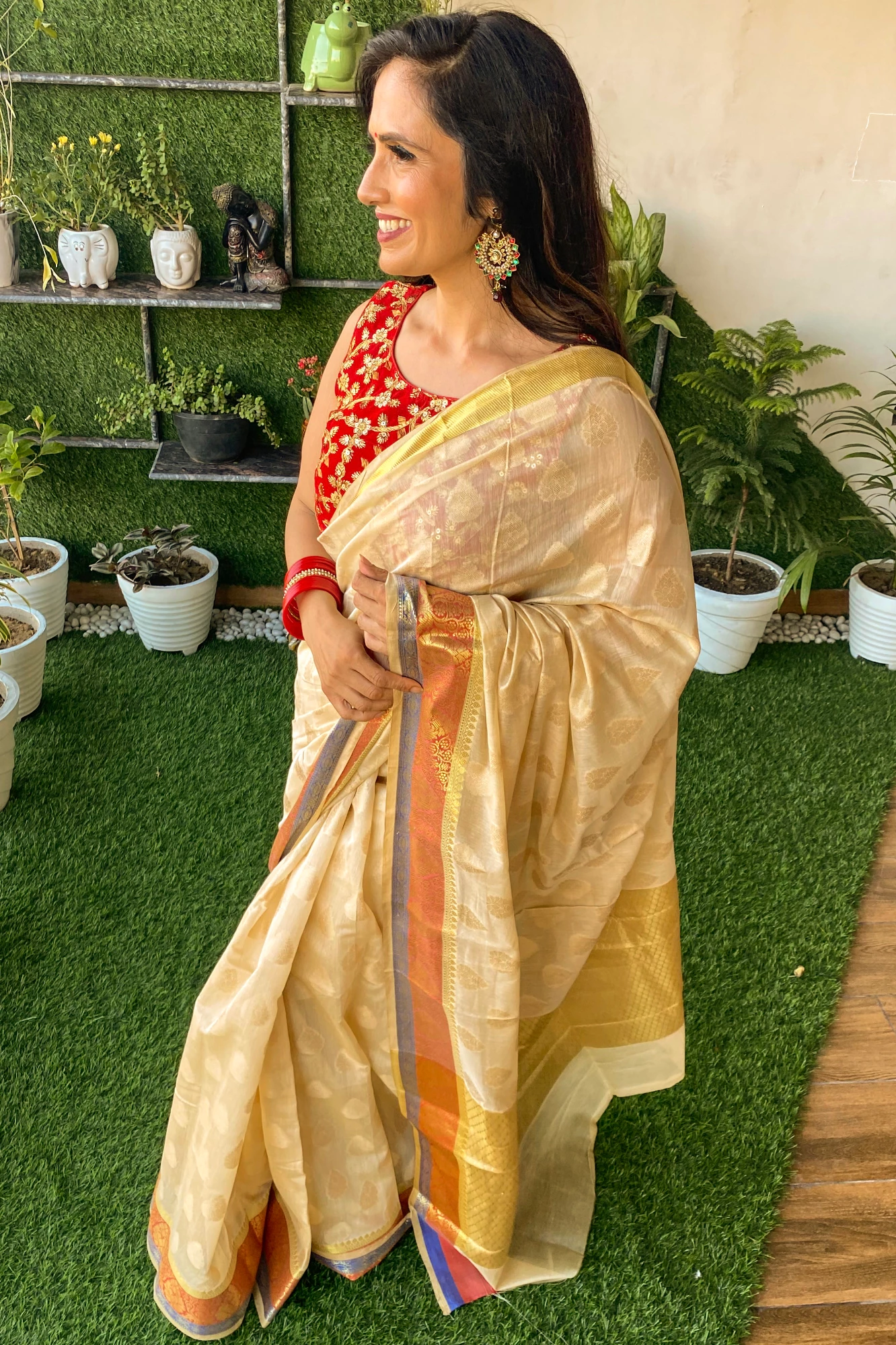 Patli Pallu Khadi Soft Cotton Saree in White, Red and Black | Wedding saree  blouse designs, Cotton saree designs, Saree designs